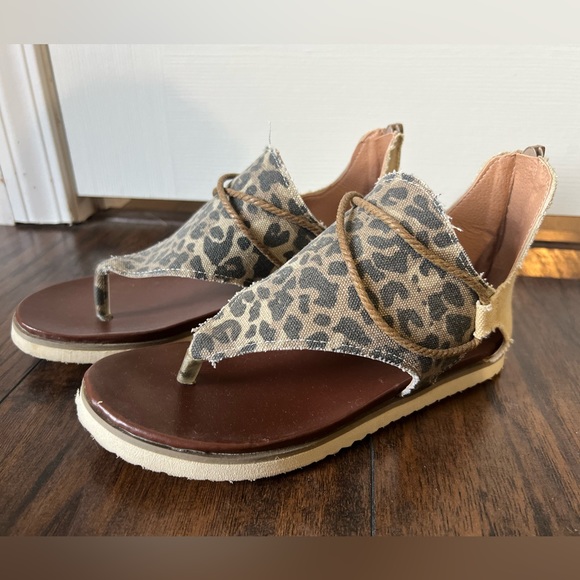 Leopard print sandals - Picture 2 of 5
